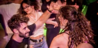 VIAGGIO NEL MONDO DELLA BACHATA: SI INFIAMMA LA DIATRIBA TRA DOMINICANA E SENSUAL Viaggio nel mondo della bachata