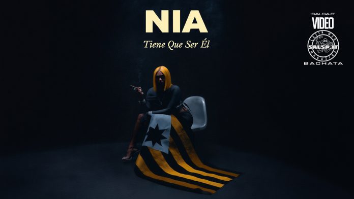 Tiene Que Ser Él - Nia